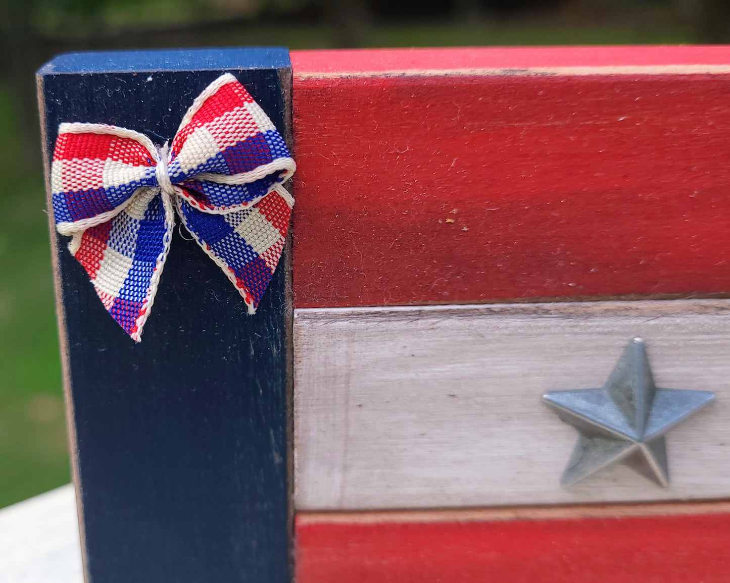 Sesquicentennial Star Shelf Décor