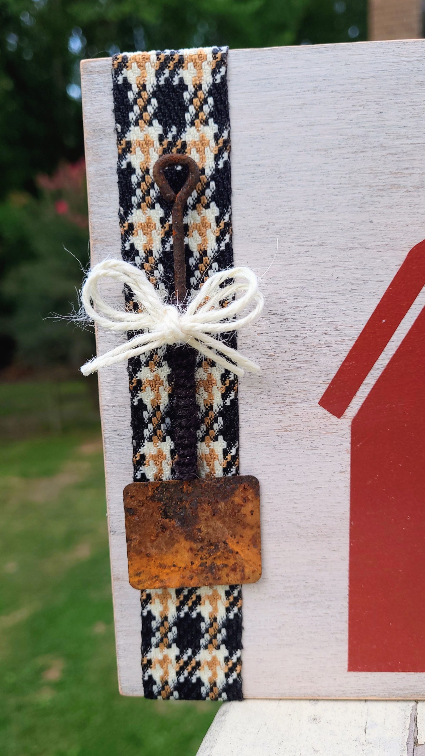 Red Barn with Shovel Shelf Décor