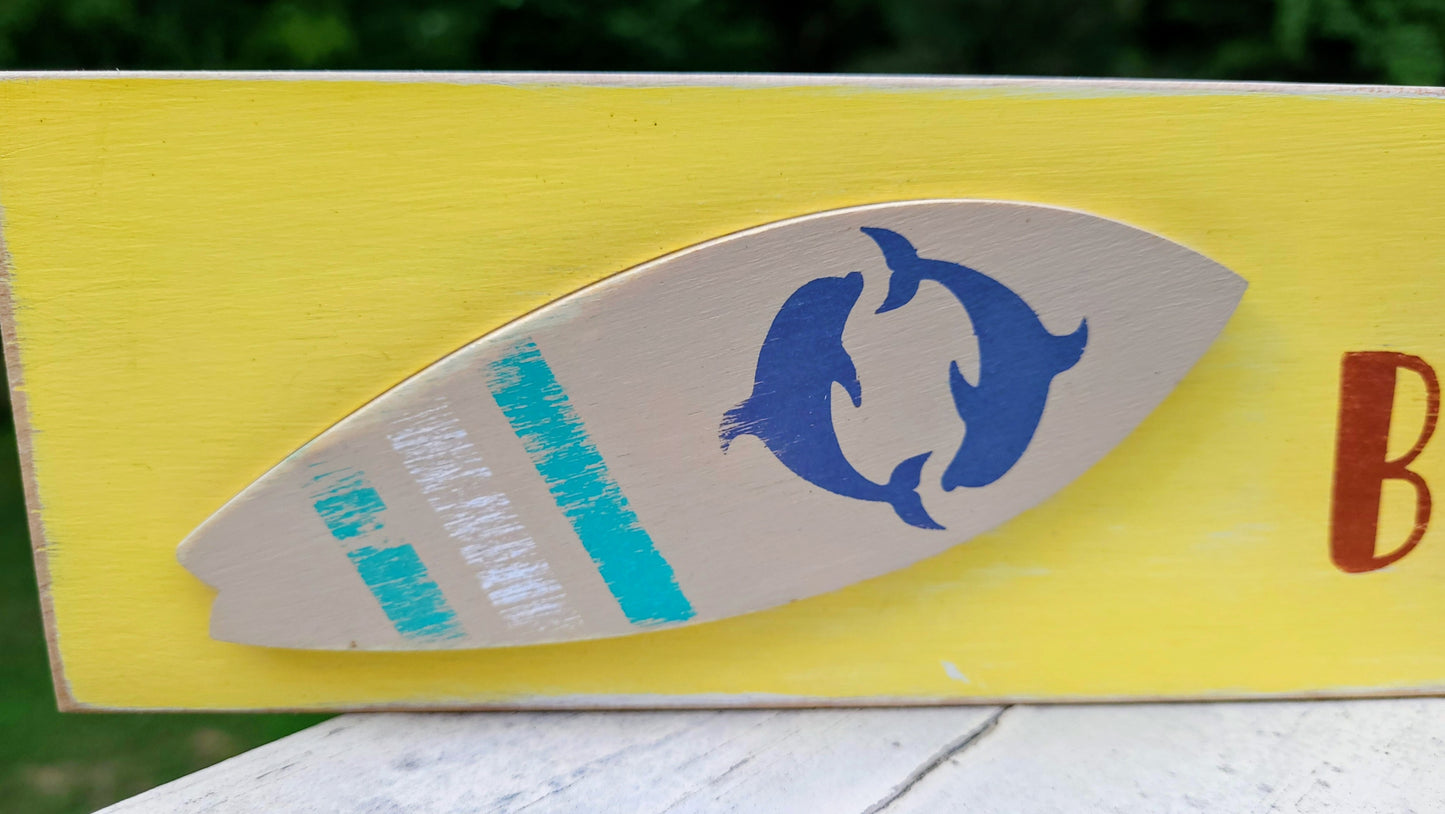 Beach Life Shelf Décor with Surfboard